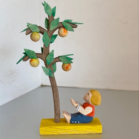 【ヘルヴィッヒ工房】りんごの木と男の子