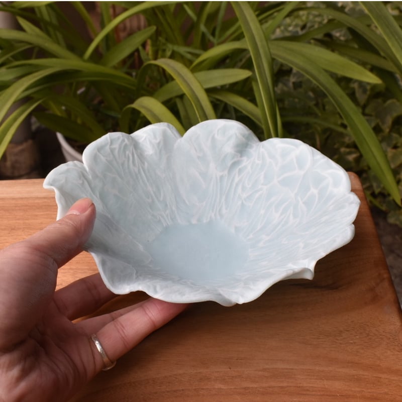 アンパル陶房】宮良断 透磁 花びら鉢 | かさねあわせ