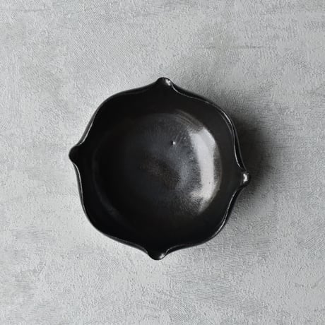 【岩山陽平】black 貝殻小鉢