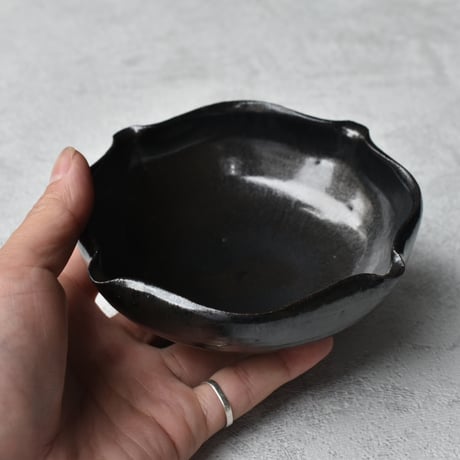 【岩山陽平】black 貝殻小鉢