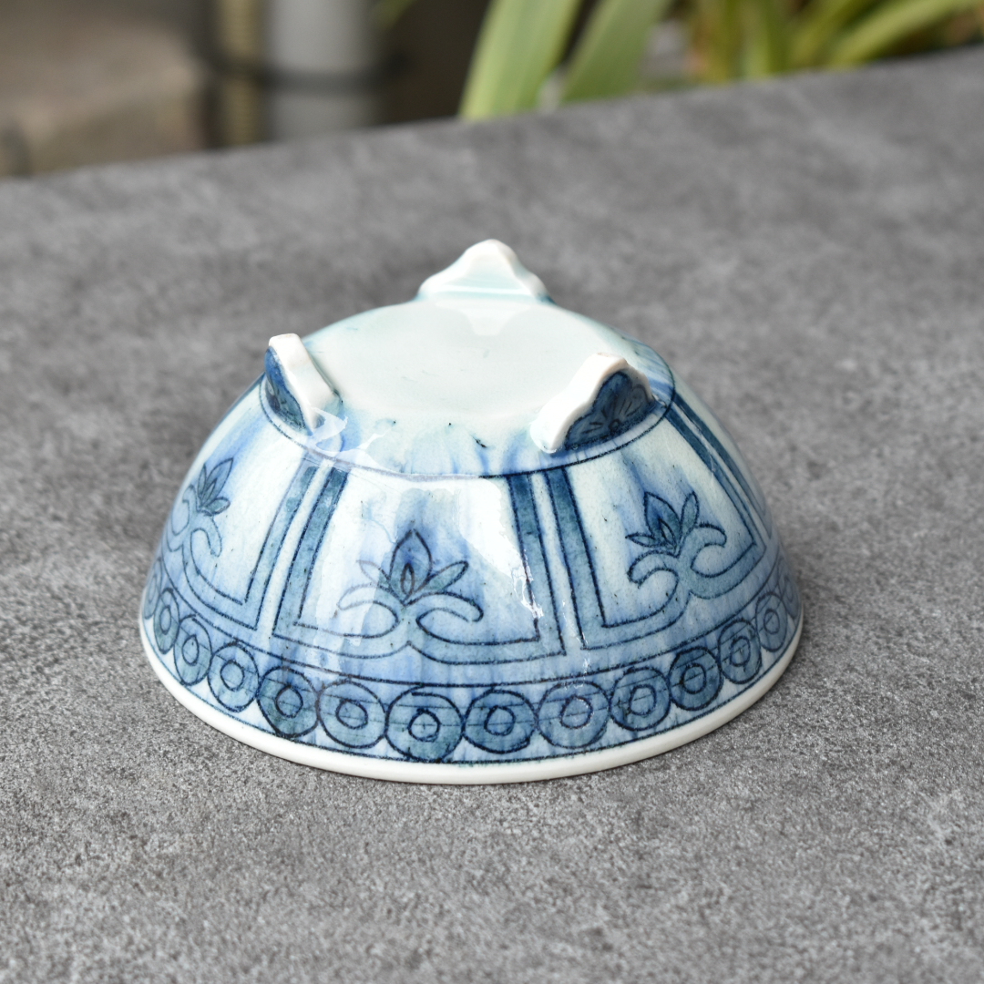 長戸製陶所】安南染付 足付小鉢（つぼみ） | かさねあわせ