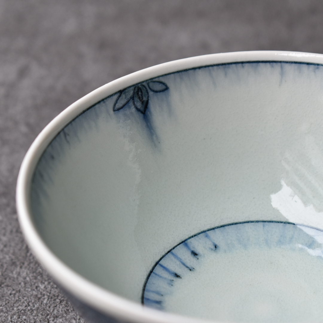 長戸製陶所】安南染付 足付小鉢（つぼみ） | かさねあわせ