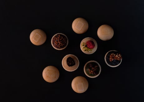 モナカ1箱 （8個入）【小豆、炒り玄米】