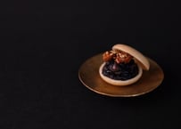 モナカ1箱 （8個入）【黒ごま餡、胡桃のキャラメリゼ】