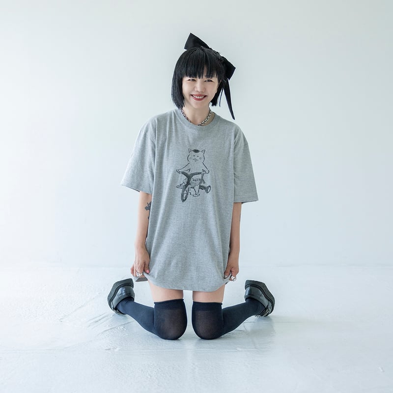 きょうの猫村さん Tシャツグレー 猫村さんのTシャツ・三輪車（グレー） | 猫村商店