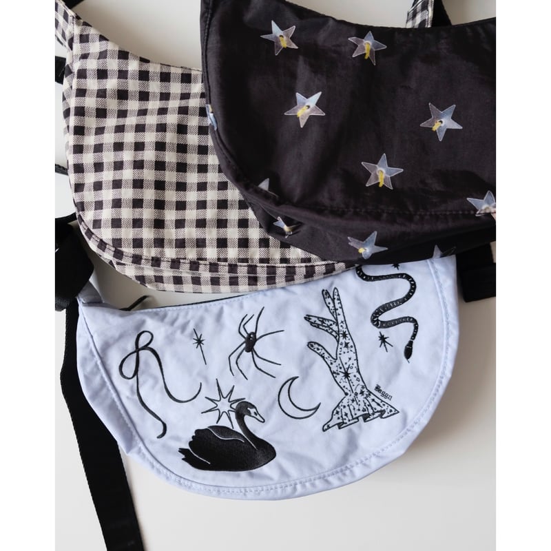 ラスト1点 BAGGU Small Nylon Crescent Bag Embroidere