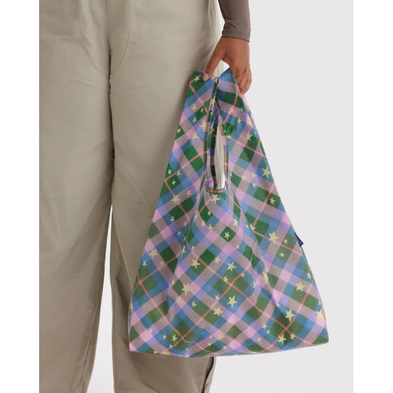 BAGGU新作☆ 星×チェック柄 ボウラーバッグ 限定1点 BAGGU新作☆ 星×チェック柄 ボウラーバッグ 限定1点 - メルカリ