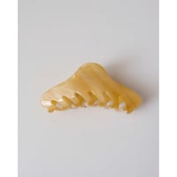 ラスト1点 Buttermilk Georgia Claw Clip in Shortbread Honey
