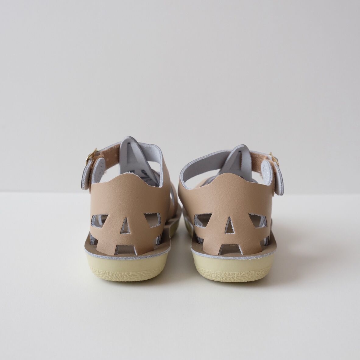 Salt-Water SANDALS SHARK Latte(CH8(15.5cm)) | U