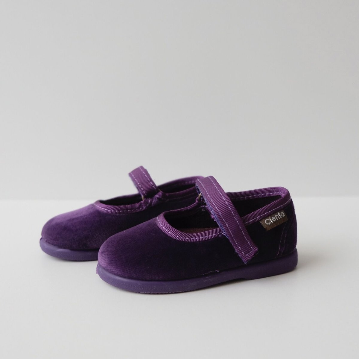 Cienta VELOUR VELCRO ONE STRAP SHOES morado / v
