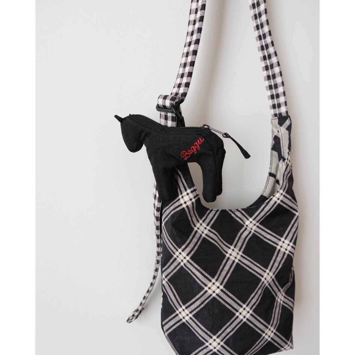 BAGGU バラ柄 スモールナイロンスリング Small Nylon Sling Painted