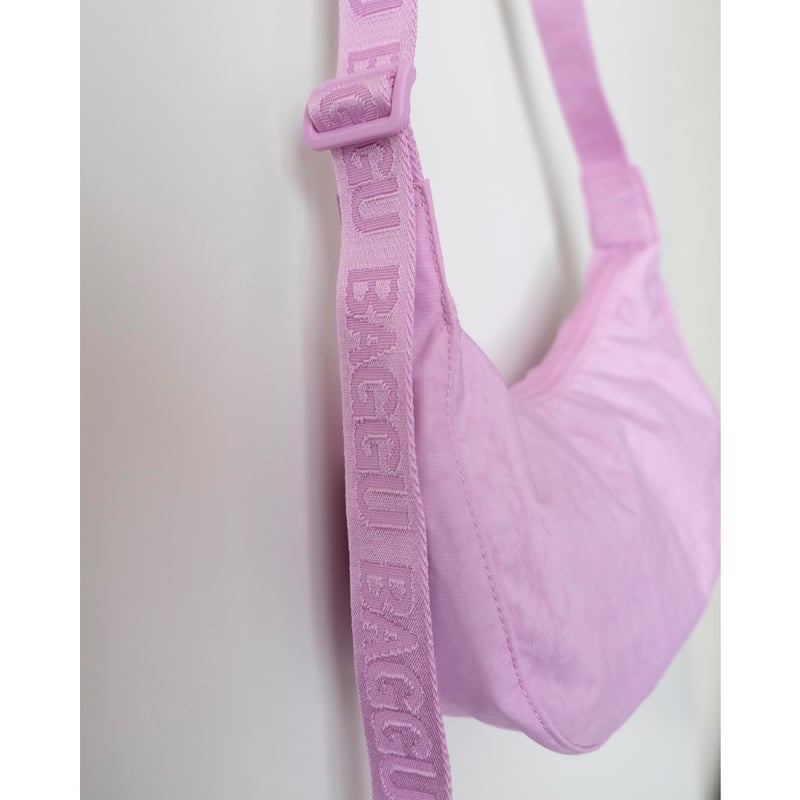 BAGGU スモールナイロンクレセントバッグ ピオニー Small Nylon Crescent Bag - Peony — Hello World Modern Mercantile
