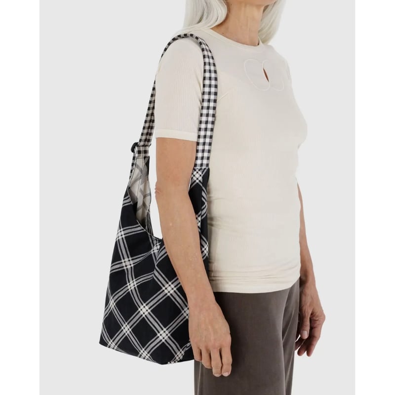 BAGGU バラ柄　スモールナイロンスリング BAGGU バラ柄 スモールナイロンスリング Baggu Small Nylon