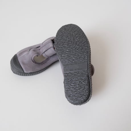 Cienta T STRAP SHOES gris/ムラ染め N77777(22(13cm)～34(21cm))
