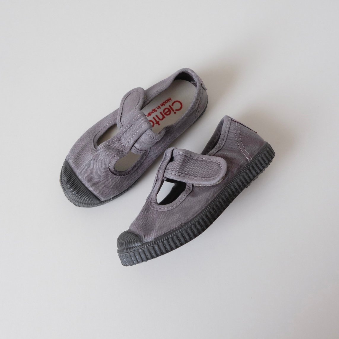 Cienta T STRAP SHOES gris/ムラ染め N77777(22(13cm)～