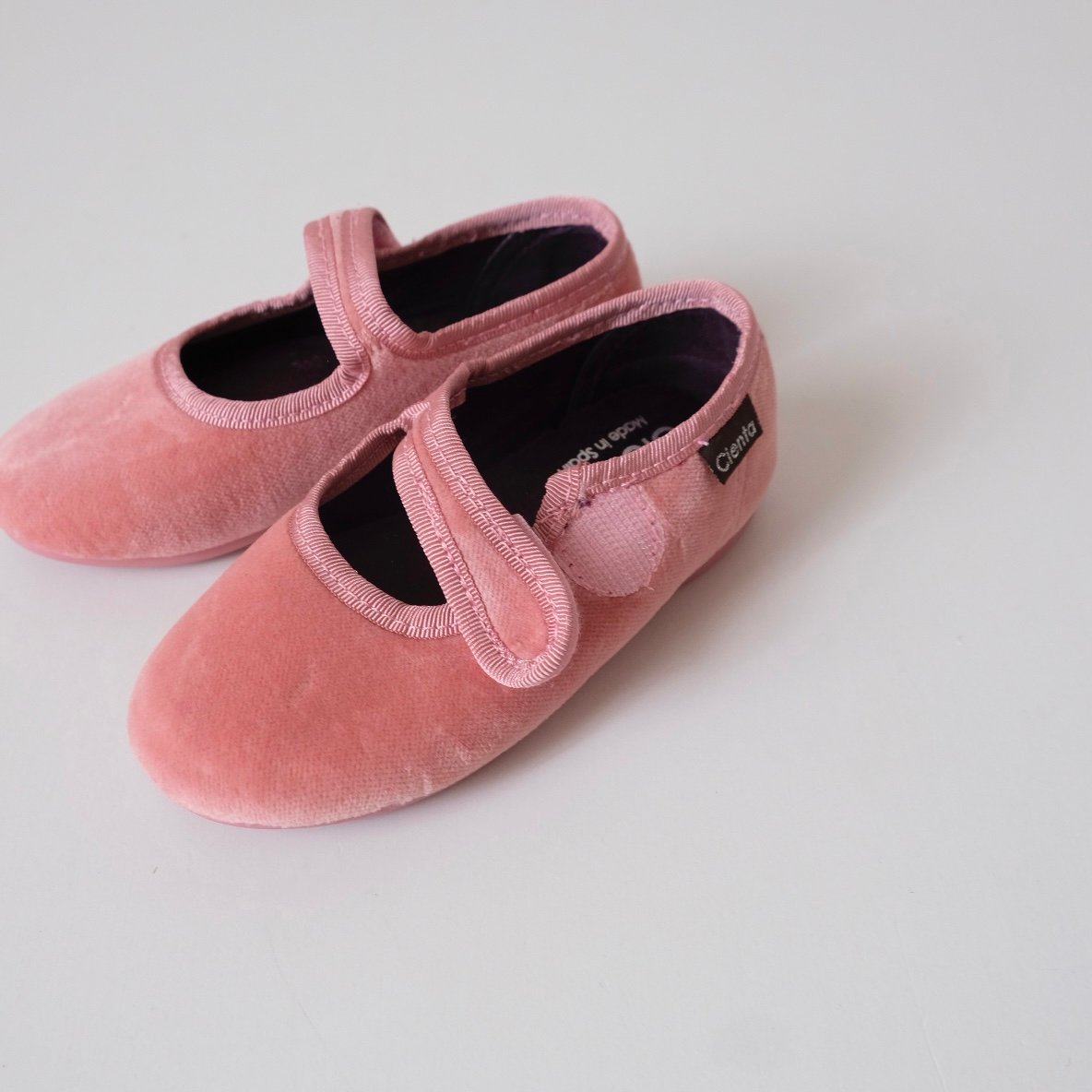 その他 Cienta VELOUR VELCRO ONESTRAPBALLETSHOES 24(14.5cm)ラスト1点 Cienta VELOUR VELCRO ONE STRAP