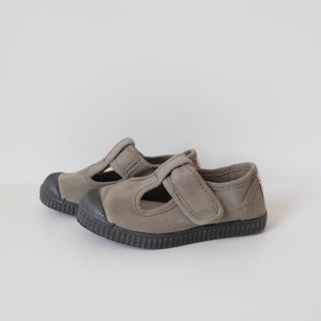 Cienta T STRAP SHOES cemento/dyed N77997(22(13cm),29(18cm)～34(21cm))