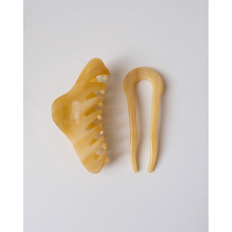 Buttermilk Georgia Claw Clip in Shortbread Honey