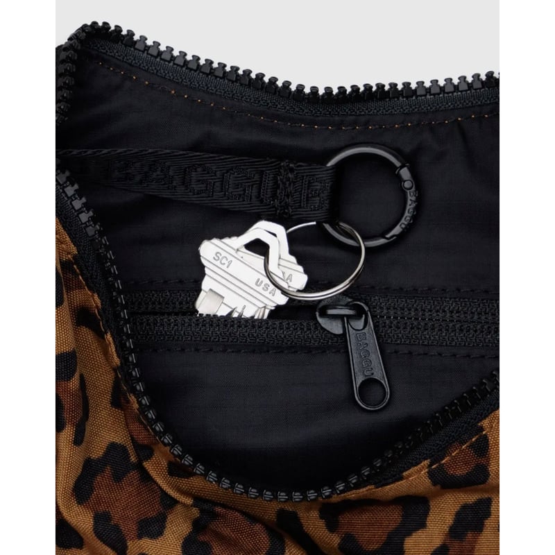 BAGGU スモール ナイロン クレッセントバッグ ブラック Amazon