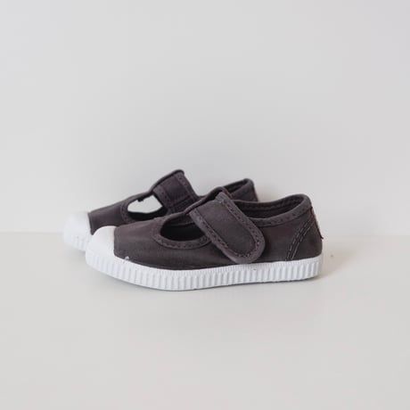 21(12.5cm)ラスト1点 Cienta T STRAP SHOES black/ムラ染め 77