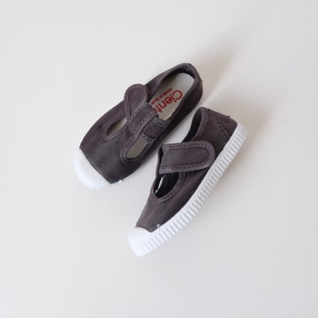 21(12.5cm)ラスト1点 Cienta T STRAP SHOES black/ムラ染め 77