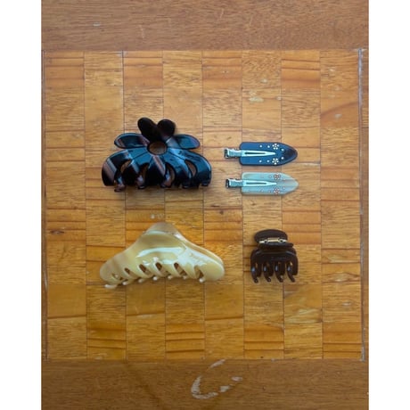 Buttermilk Rebekah Claw Clip in Coffee Table