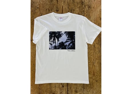 渡辺貞夫撮影「椰子の木漏れ日」Tシャツ〈ホワイト〉