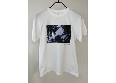 渡辺貞夫撮影「椰子の木漏れ日」Tシャツ〈ホワイト〉
