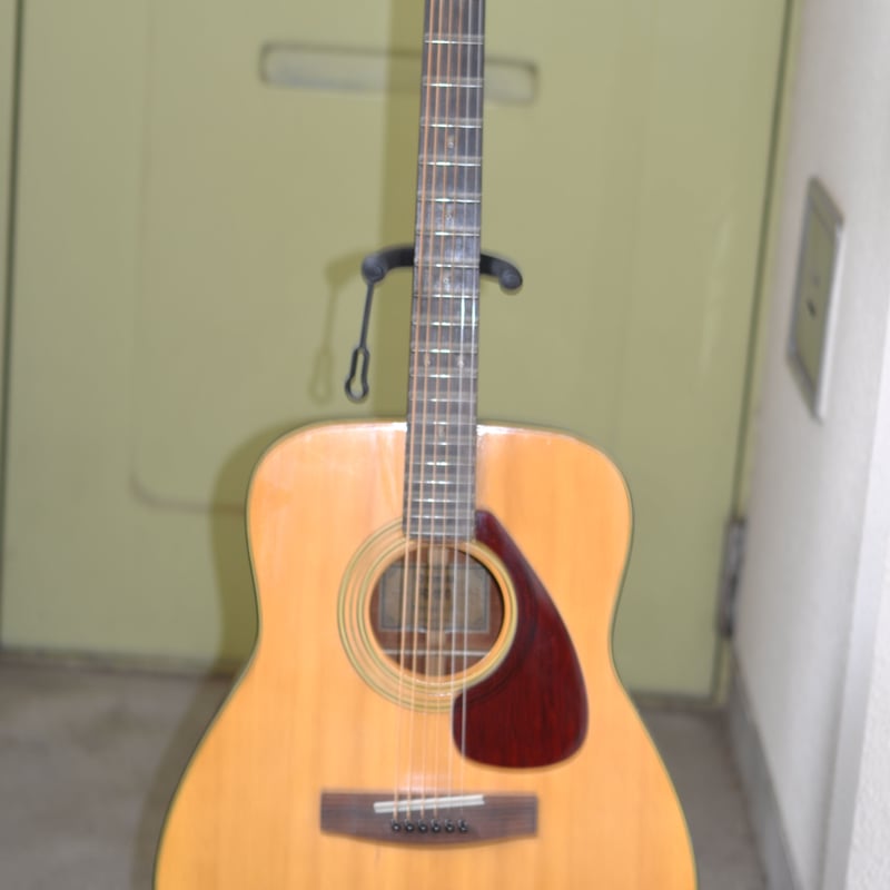 yamaha FG160 超弦高低くて弾きやすい、古いのに傷も殆ど無いが激鳴り 