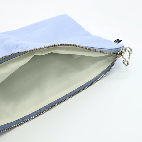 WHITE PUPPY pale blue | Pouch L
