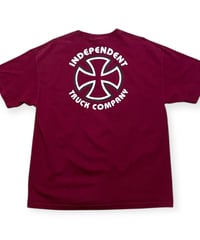 【USED】2000s INDEPENDENT TRUCKS アイアンクロス 半袖Tシャツ バーガンディ XLサイズ