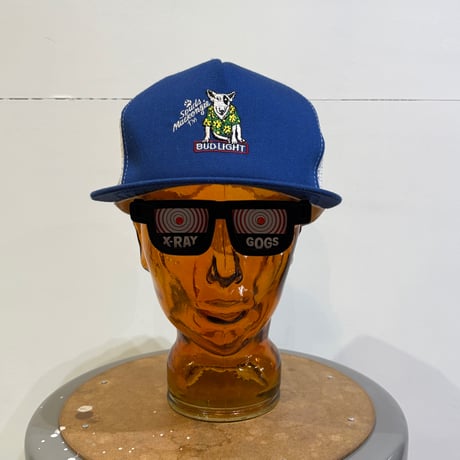BUD LIGHTのメッシュキャップ！1980sくらいのアメリカ製のボディを使用 