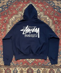 【NEW ITEM】  STUSSY   HONOLULU ホノルル限定   ZIP HOODIE   NAVY