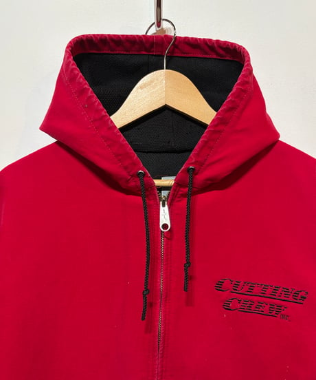 1980s、1990s頃のCarharttアクティブジャケット！珍しいカラーのRED‼︎無地が人気ですが、こちらの刺繍は別格にカッコいいと思います！