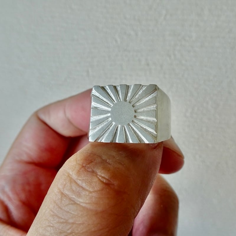 仁尾彫金『太陽の印台リング2』ハンドメイド322 | 仁尾彫金 STORE