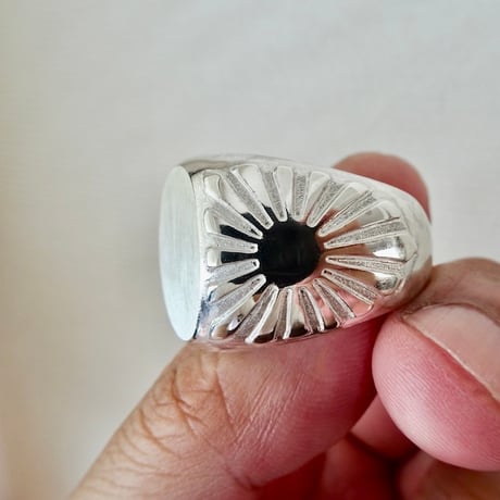 仁尾彫金『太陽の楕円印台リング、ヘアライン』ハンドメイド467