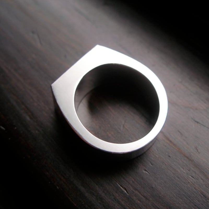 仁尾彫金『プラチナ印台文字彫りリング』ハンドメイド96 | 仁尾彫金 STORE