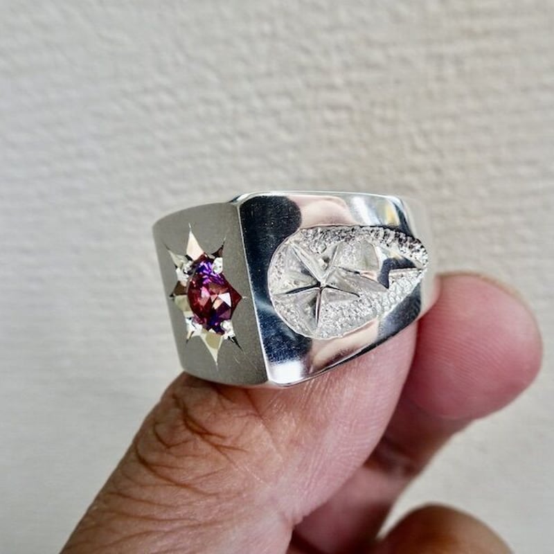 仁尾彫金『一つ星レッドジルコニア、星とサンダーの印台リング 