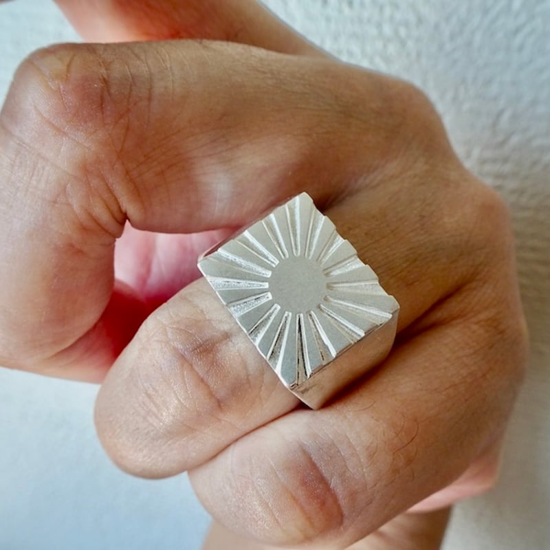 仁尾彫金『太陽の印台リング2』ハンドメイド322 | 仁尾彫金 STORE