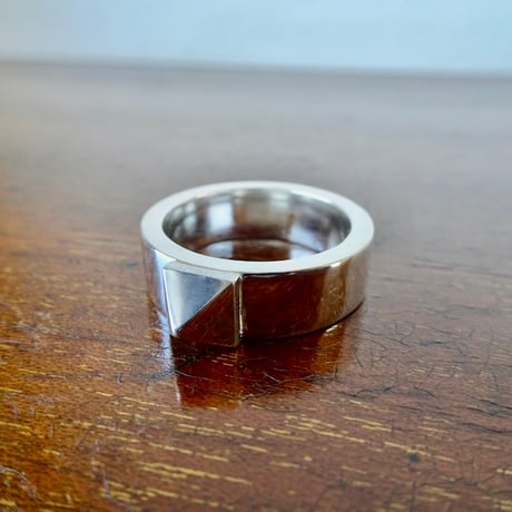 仁尾彫金『一つのスタッズ平打リング、幅７mm』ハンドメイド576