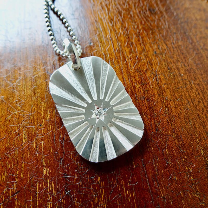 仁尾彫金『一つ星ダイヤ太陽のプレート』ハンドメイド220 | 仁尾彫金 STORE 