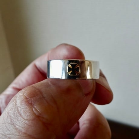 仁尾彫金『k18アイアンクロス平打リング、幅７mm』ハンドメイド566