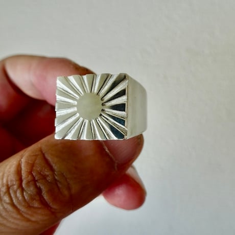 仁尾彫金『太陽の印台リング2、磨き』ハンドメイド325
