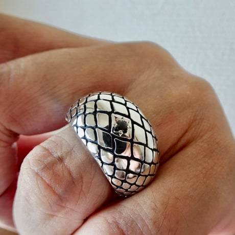 仁尾彫金『一つ星ブラックジルコニア、パイソン甲丸リング』ハンドメイド464