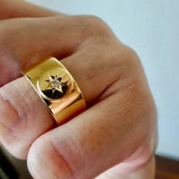 仁尾彫金『全金、一つ星ダイヤ、太陽の平打リング、幅１cm』ハンドメイド563