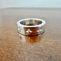 仁尾彫金『k18十字星、2ジルコニア幅7mm厚み３mm平打リング』ハンドメイド536