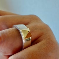仁尾彫金『k18一つのスタッズ平打リング、幅７mm』ハンドメイド582