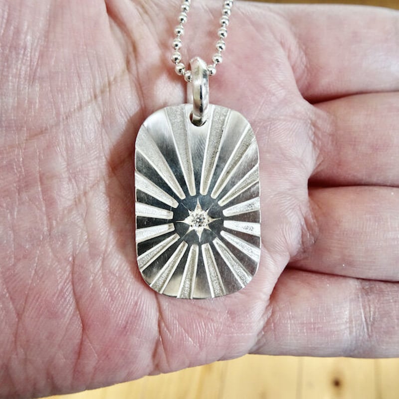 仁尾彫金『一つ星ダイヤ太陽のプレート』ハンドメイド220 | 仁尾彫金 STORE 