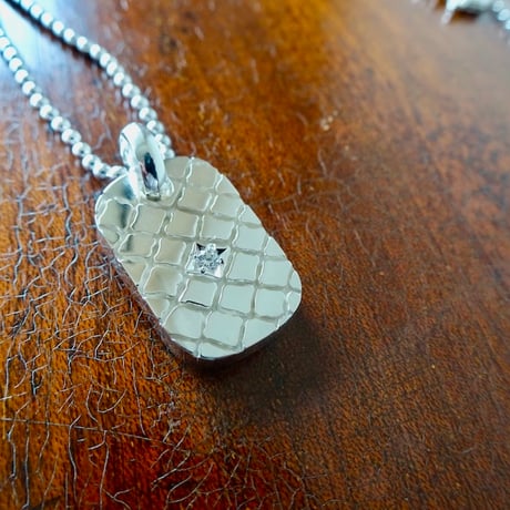 仁尾彫金『ゴールド一つ星ダイヤペンダント』ハンドメイド138b 仁尾彫金『ゴールド一つ星ダイヤペンダント』ハンドメイド138b 【公式