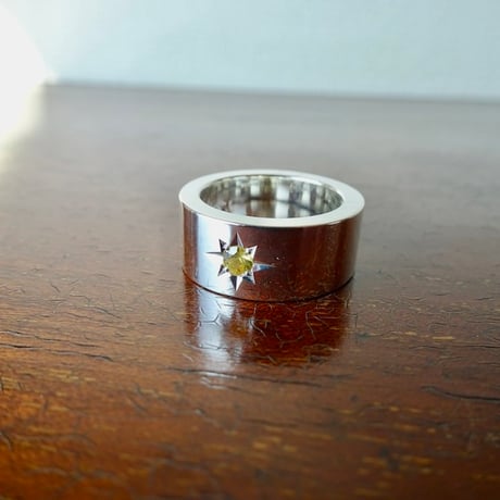 仁尾彫金『一つ星３mmイエローサファイヤ、幅7mm、プラチナ平打リング』ハンドメイド376